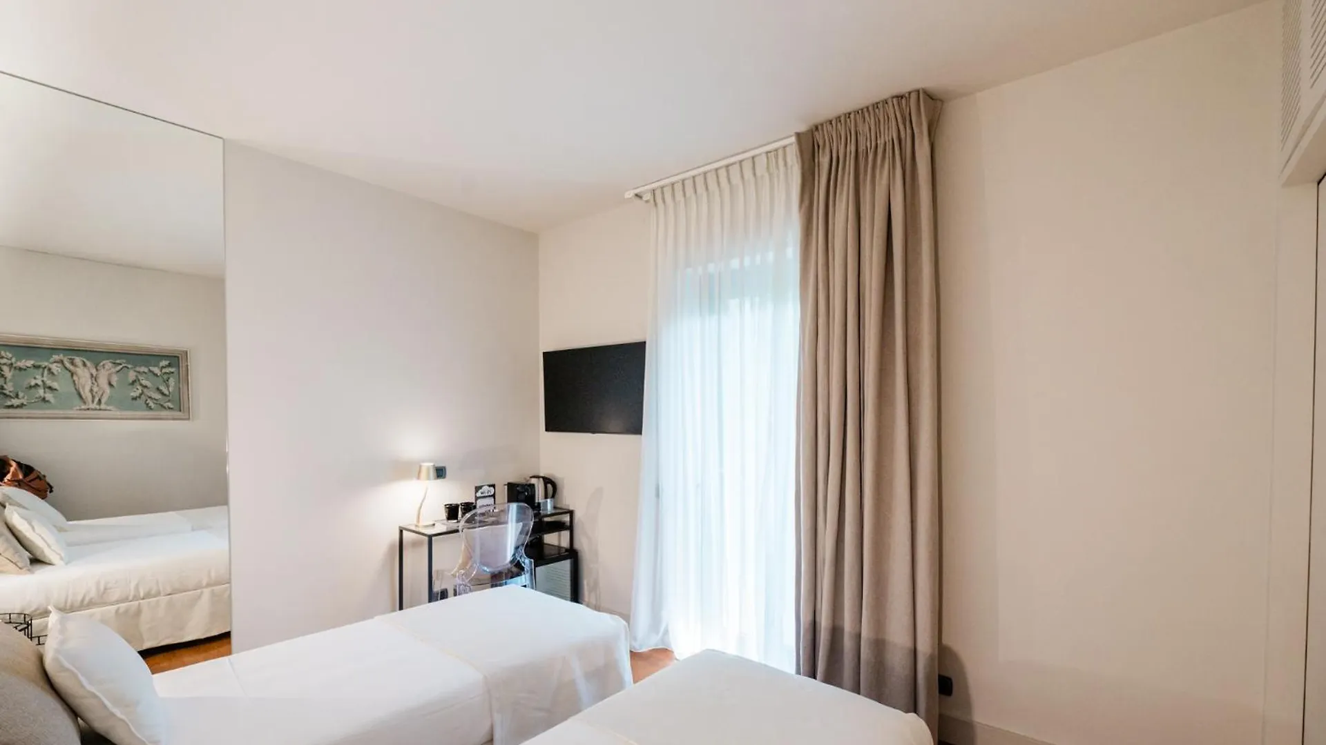 Airport Bea Rooms Azzano San Paolo 0*,  Italia