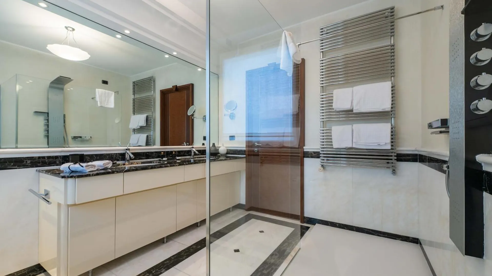 Airport Bea Rooms Azzano San Paolo 0*,  Italia