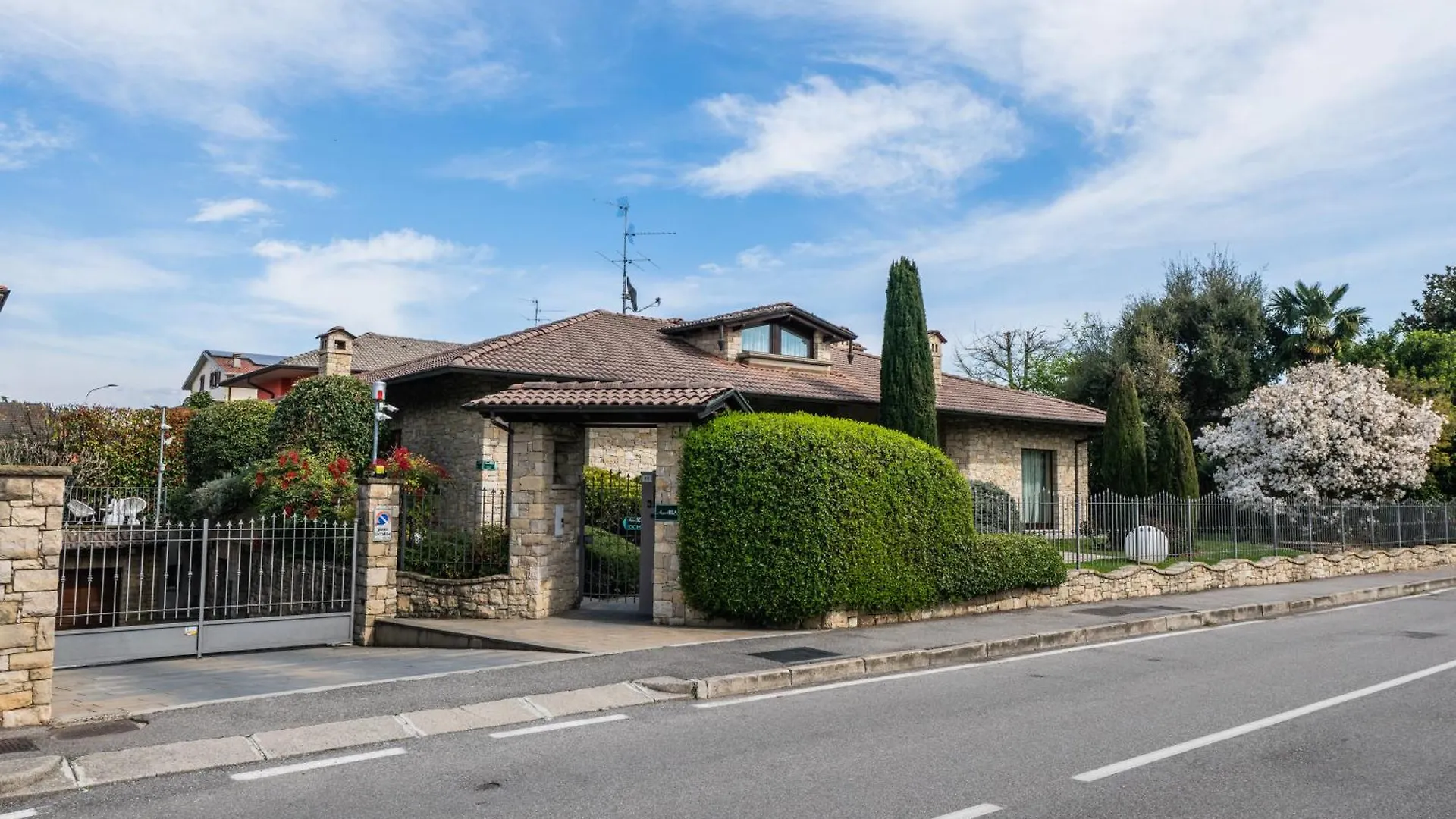Airport Bea Rooms Azzano San Paolo 0*,  Italia